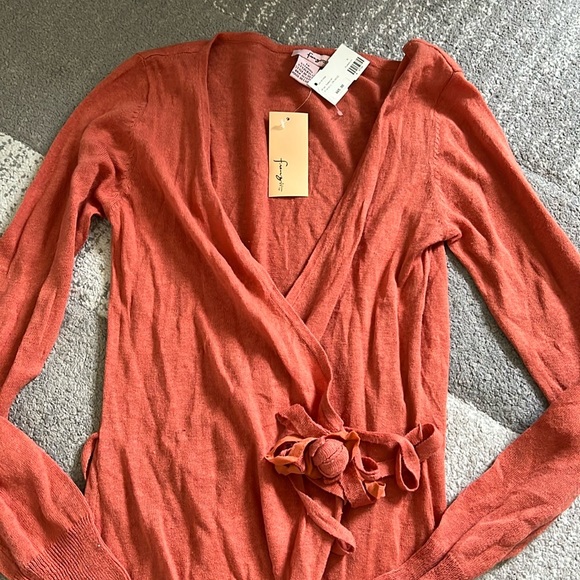 Burnt orange wrap sweater - Picture 3 of 6